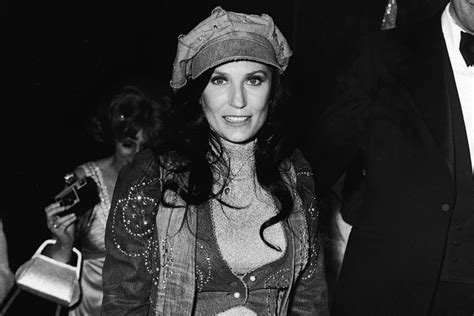 Rare Photos of Loretta Lynn in Her Youth